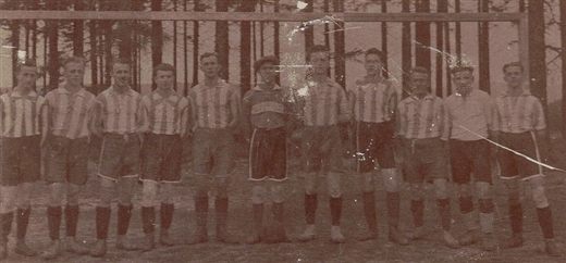 1932